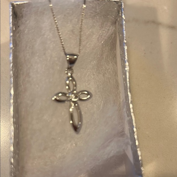 Elegant Silver Cross Pendant Necklace with rhinestone center - Picture 3 of 4